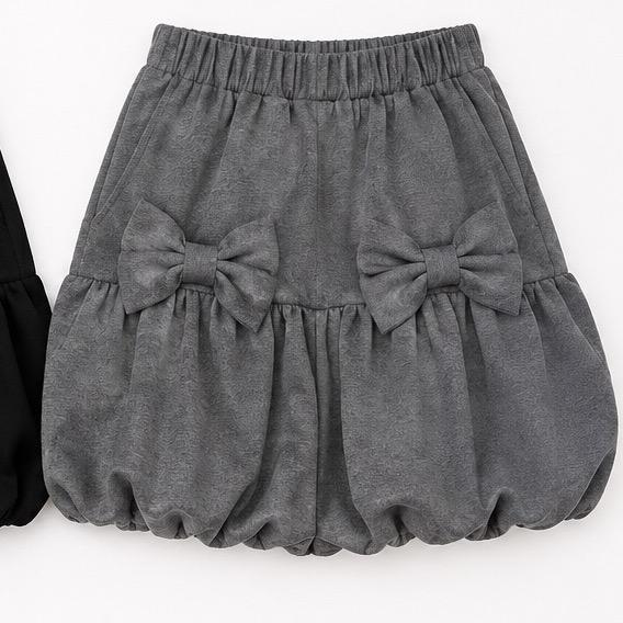 Ginger Ivy: Peterborough PUFFBALL shorts which look like a school skirt