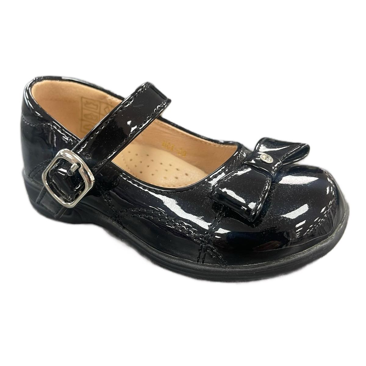 Ginger Ivy: SMART PATENT shoes in different design with buckle finish